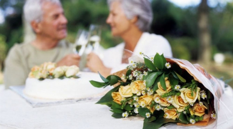 Власти Молодёжного напомнили супружеским парам о пособии к юбилею совместной жизни