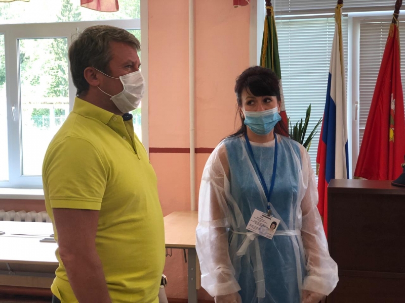 ​​​​​​​Депутат Мособлдумы Олег Рожнов инспектирует избирательные участки 