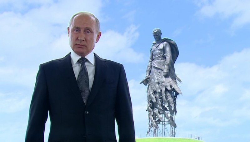 Владимир Путин накануне основного дня голосования по внесению поправок в Конституцию выступил с телеобращением 