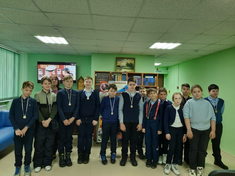 25 февраля в библиотеке городского округа Молодежный провели патриотический час «России славные сыны»