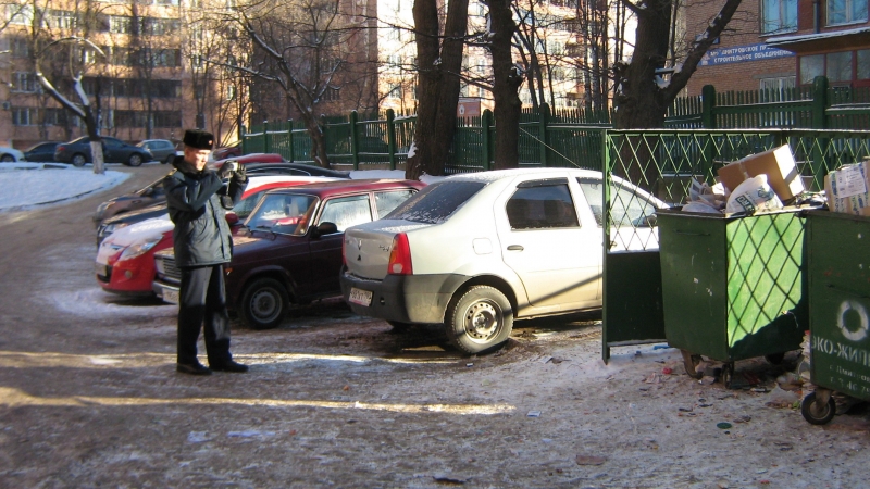 Сервис «Народный инспектор» помогает бороться с паркующимися у контейнерных площадок