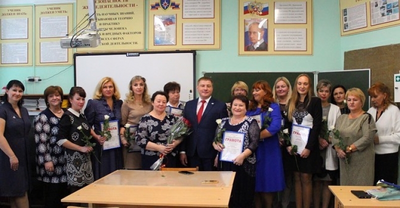 Виктор Юткин пожелал педагогам Молодёжного профессионального роста