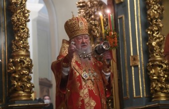 Митрополит Крутицкий и Коломенский Ювеналий возглавил пасхальное богослужение онлайн