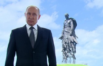 Владимир Путин накануне основного дня голосования по внесению поправок в Конституцию выступил с телеобращением 