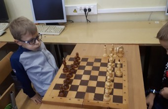 В Молодёжном продолжаются занятия с юными шахматистами