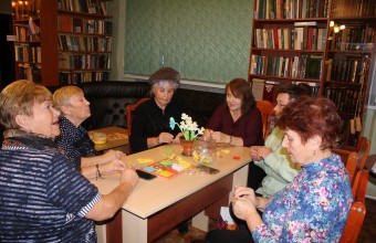 Для участников «Клуба пенсионеров» прошло занятие оригами