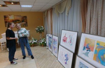 Выставка работ «Спортивная зима» открылась в школе искусств Молодёжного